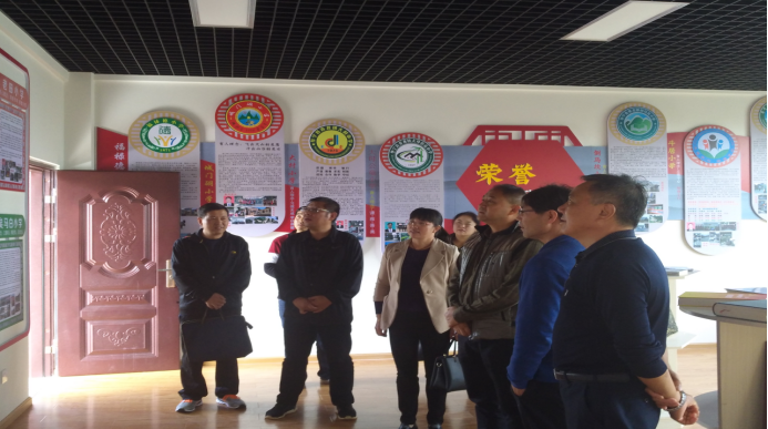 第275期 20191021玉溪市总工会副主席郭荣兴一行到华宁县青龙镇中心小学开展“不忘初心、牢记使命”主题教育情况调研107.png