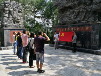 第37期 庆七一  红我心(李凯)384.png
