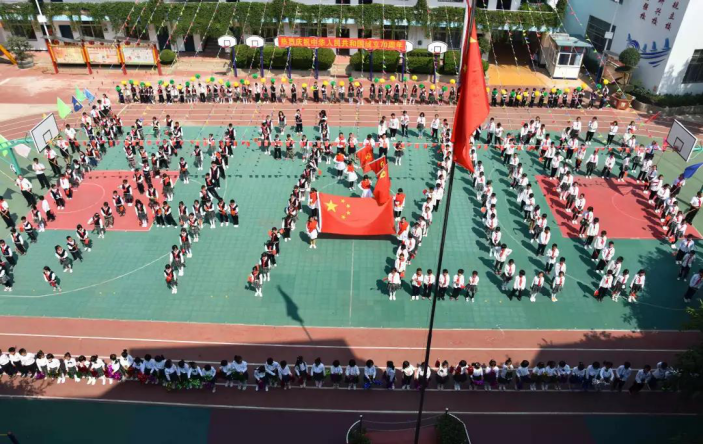 第264期 20190929华宁各级各类学校纷纷开展丰富多彩的活动共庆祖国70华诞390.png