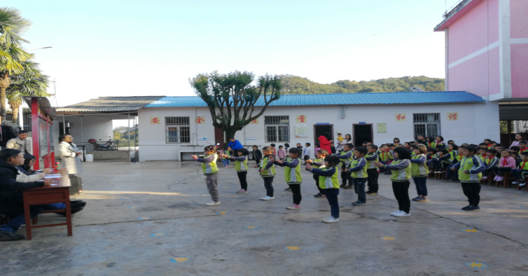 第330期 20191203青龙镇马六塘小学开展以“读弟子规,做规范操”为主题的武术操比赛活动94.png 第330期 20191203青龙镇马六塘小学开展以“读弟子规,做规范操”为主题的武术操比赛活动94.png