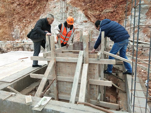 查看预警台施工现场图片1.jpg 查看预警台施工现场图片1.jpg