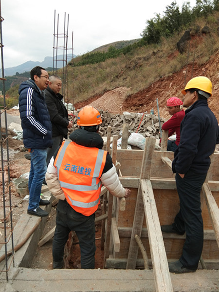 查看预警台施工现场图片2.jpg 查看预警台施工现场图片2.jpg