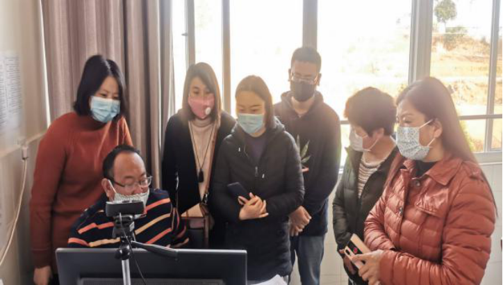 第071期   20200310华宁职中学念好线上教学提质增效“三字经”172.png