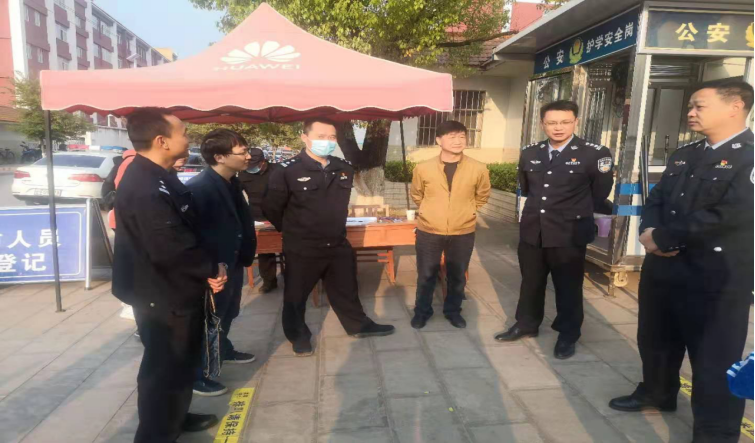 第067期 20210325华宁县人民政府副县长、县公安局局长殷智才督查校园及周边安全工作97.png 第067期 20210325华宁县人民政府副县长、县公安局局长殷智才督查校园及周边安全工作97.png