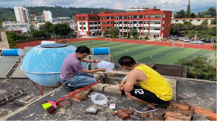 第194期 20210827华宁第一小学组织教师对校园二次供水池进行清洗消毒活动155.png 第194期 20210827华宁第一小学组织教师对校园二次供水池进行清洗消毒活动155.png