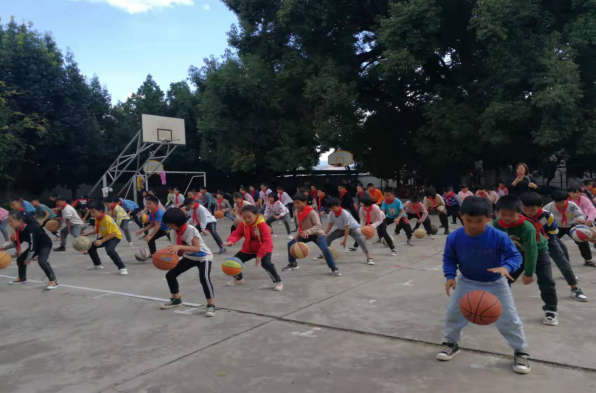 第280期   20211130华宁县盘溪镇新村小学篮球操展课后活动特色414.png